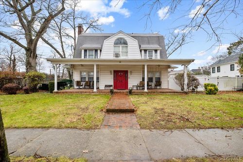 136 Linden St, Woodmere, NY, 11598-2622 | Card Image