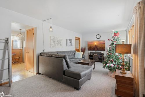 515 Hickory Ter, Keokuk, IA, 52632-2422 | Card Image