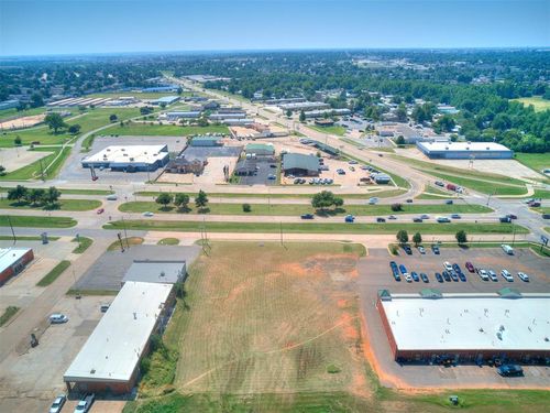 401 E Main St, Yukon, OK, 73099-2242 | Card Image