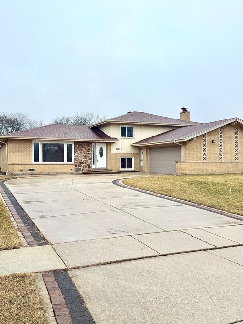 1814 Holly Ave, Darien, IL, 60561-3517 | Card Image