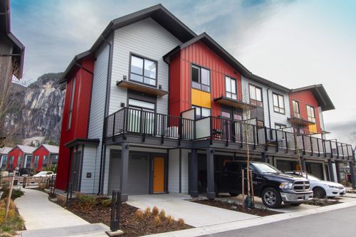 38070 Helm Way, Squamish, BC, V8B1E6 | Card Image