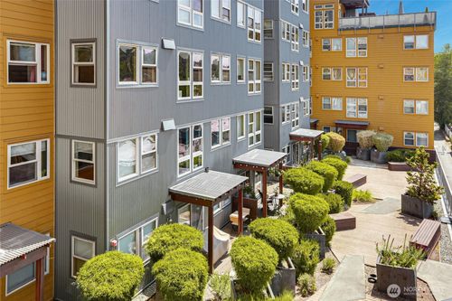 apt-405-827 Hiawatha Pl S, Seattle, WA, 98144-2851 | Card Image