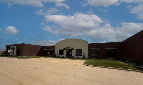 e-4935 Bowling St Sw, Cedar Rapids, IA, 52404-5027 | Card Image