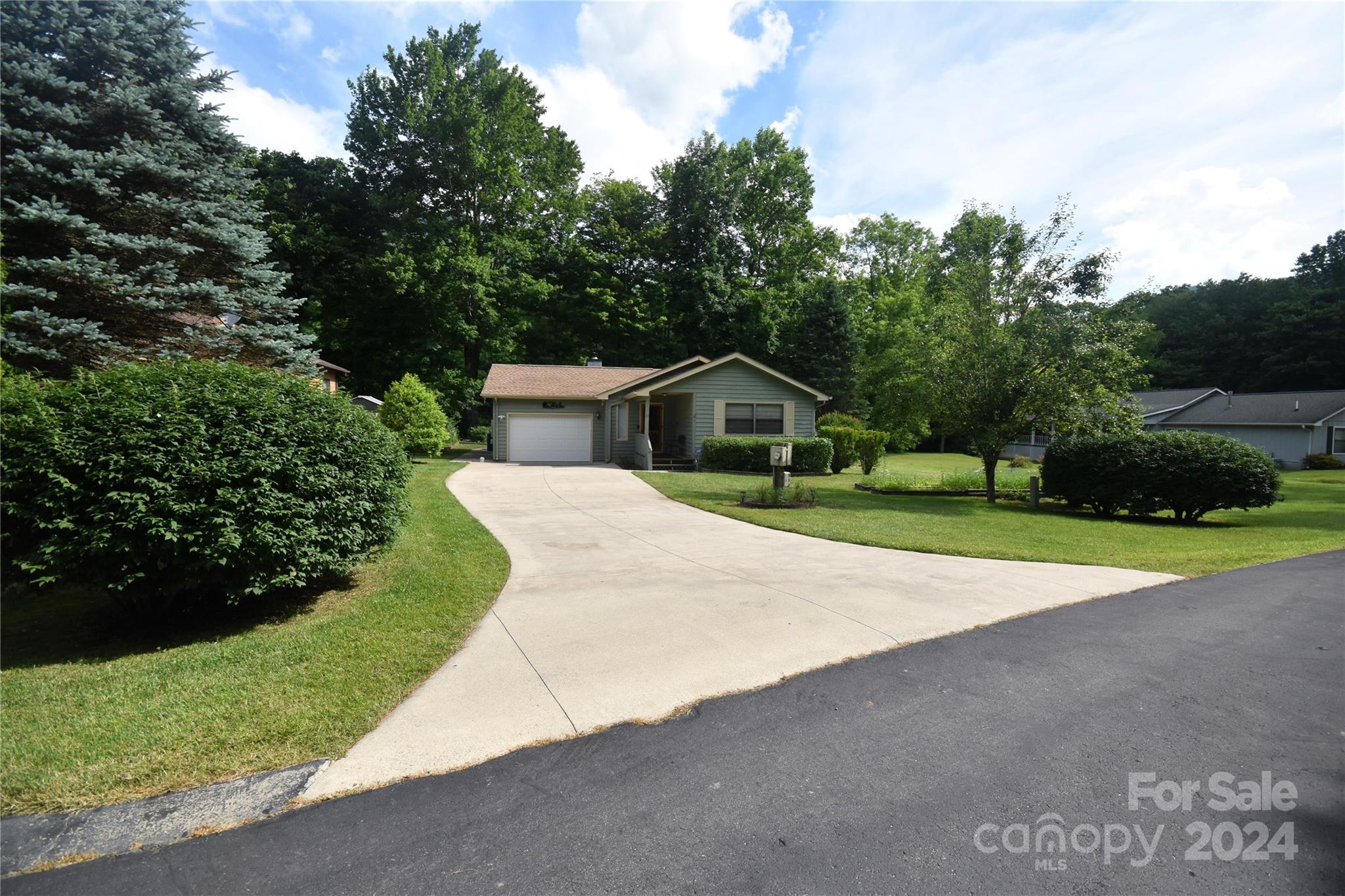 Whitewater Dr, Maggie Valley, NC 28751
