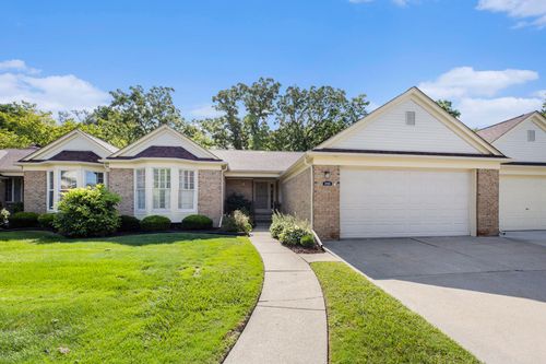 37850 Maple Cir E, Clinton Twp, MI, 48036-2157 | Card Image