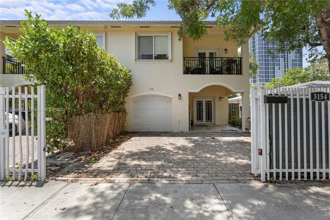 3154 Plaza St, Townhouse with 3 bedrooms, 2 bathrooms and null parking in Miami FL | Image 1