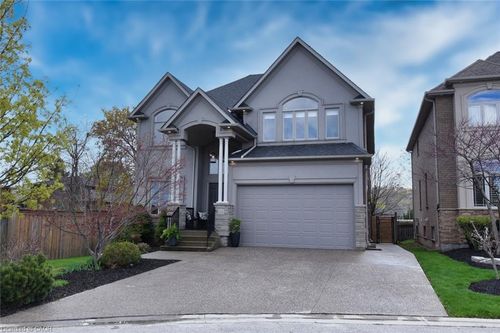 46 Parkmanor Dr, Stoney Creek, ON, L8E5L2 | Card Image