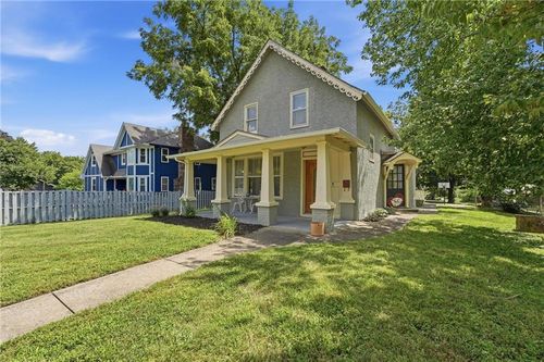 812 Cedar St, Pleasant Hill, MO, 64080-1320 | Card Image