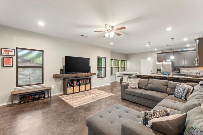 803 E 9 Th St, House other with 3 bedrooms, 2 bathrooms and null parking in Mt Pleasant TX | Image 6