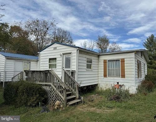 560 Youngs Dr, FRONT ROYAL, VA, 22630-4462 | Card Image