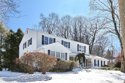 2 Sunderland Pl, Suffern, NY, 10901-7206 | Card Image