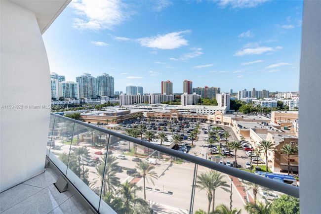 902 - 16901 Collins Ave, Condo with 2 bedrooms, 2 bathrooms and null parking in Sunny Isles Beach FL | Image 25