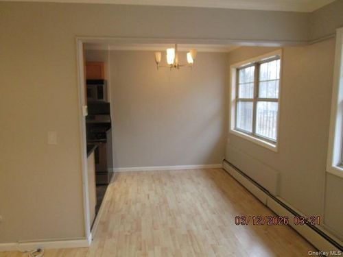 2910 Barclay Mnr, Newburgh, NY, 12550-7811 | Card Image