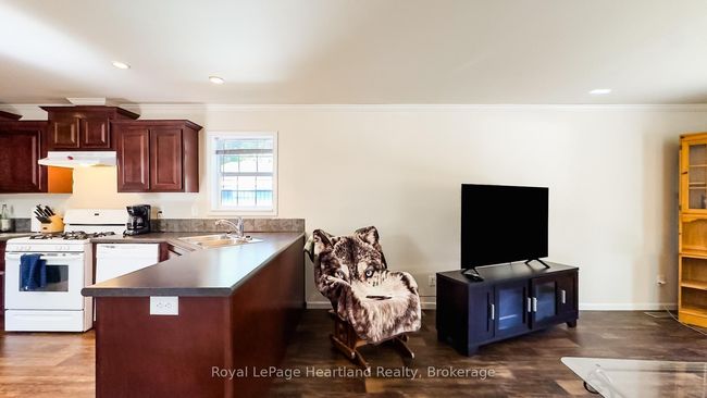 10 Bloomsbury Dr, Home with 2 bedrooms, 1 bathrooms and 2 parking in Goderich ON | Image 12