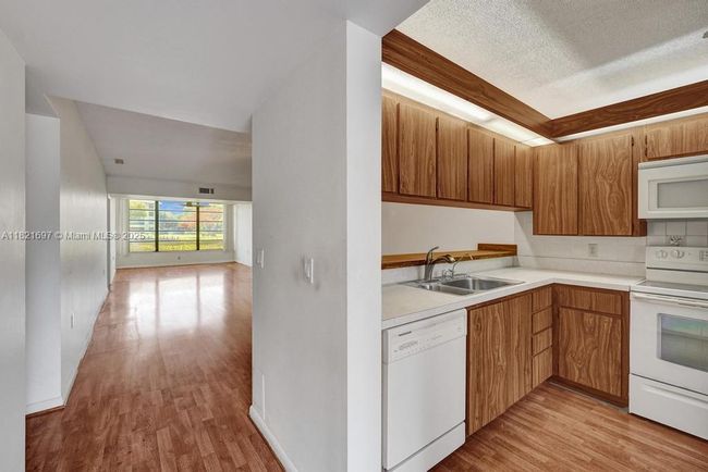 APT-103 - 1520 Whitehall Dr, Condo with 2 bedrooms, 2 bathrooms and null parking in Davie FL | Image 15