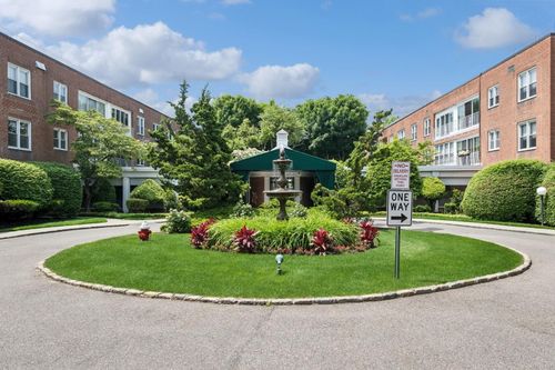 apt-118-1390 Broadway, Hewlett, NY, 11557-1339 | Card Image