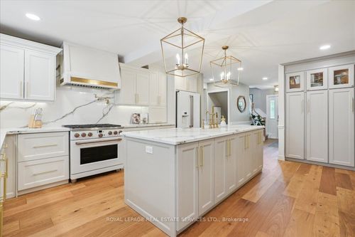 14 Dubarry Blvd, Hamilton, ON, L8T2V4 | Card Image