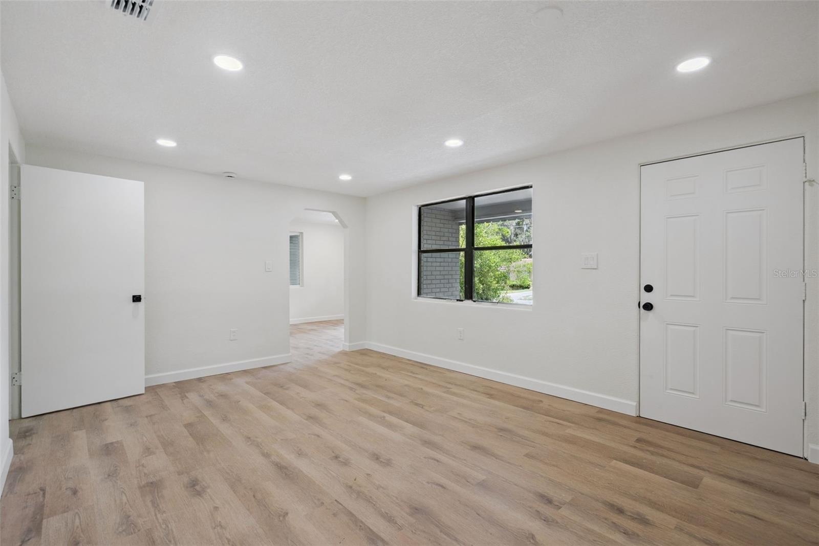 Residential in DEBARY 4