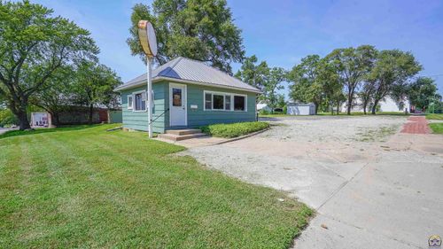 150 E 9th St, Horton, KS, 66439-1706 | Card Image