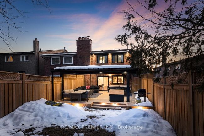 122 Robert Hicks Dr, House attached with 6 bedrooms, 5 bathrooms and 2 parking in North York ON | Image 35