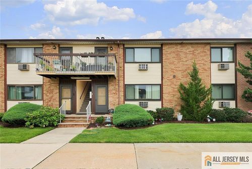 621-621 Cricket Ln, Woodbridge, NJ, 07095-1545 | Card Image