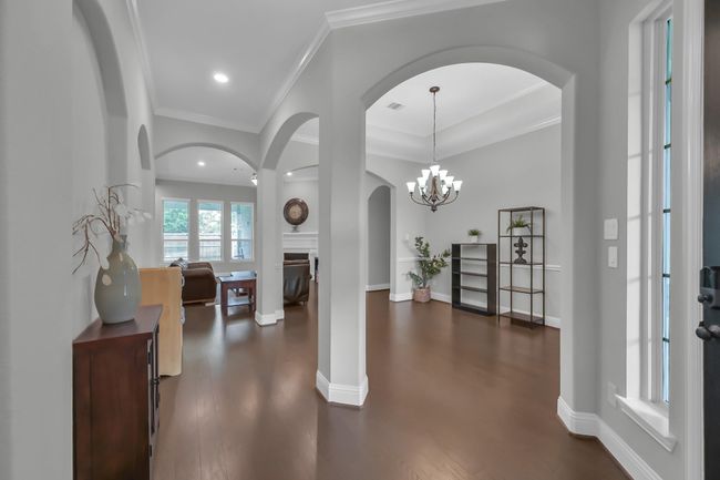 Entry & open dining space | Image 10