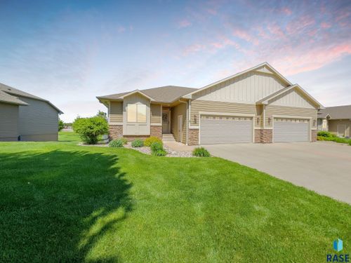 208 Heritage Rd, Brandon, SD, 57005 | Card Image