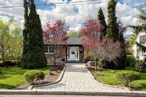 103 Aura Lea Boulevard, North York, ON, M9M1K4 | Card Image