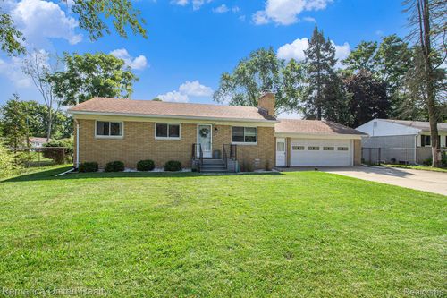 5417 Leland St, Brighton, MI, 48116-1936 | Card Image