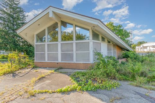 2704 Ruckle St, Saginaw, MI, 48601-3153 | Card Image