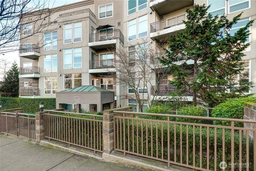 313-3221 Sw Avalon Way, Seattle, WA, 98126-4424 | Card Image