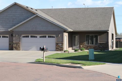 3820 E Vendavel St, Sioux Falls, SD, 57108-7517 | Card Image