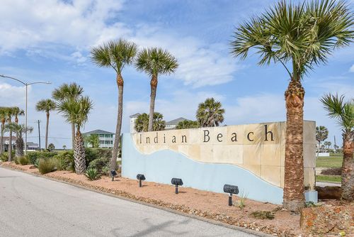 18203 Shaman Dr, Galveston, TX, 77554-6707 | Card Image