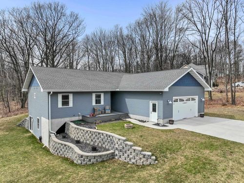 305 Bramblewood, Cadillac, MI, 49601-8162 | Card Image