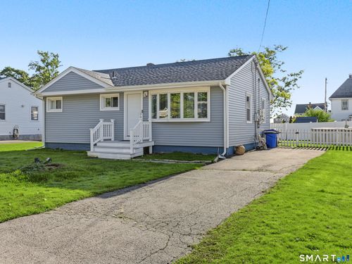 76 Great Circle Rd, West Haven, CT, 06516-7133 | Card Image