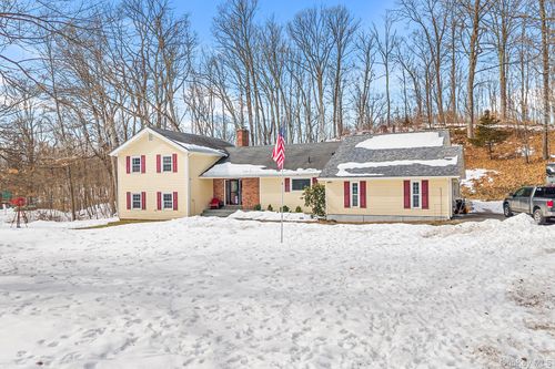 21 Straub Dr, Pleasant Valley, NY, 12569-5306 | Card Image