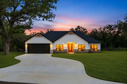 315 Post Oak Street, Gonzales, TX, 78629 | Card Image
