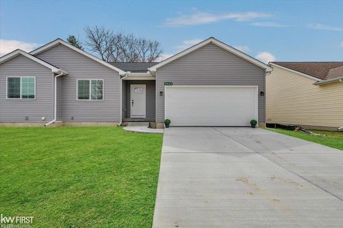 9520 Orchard Lake Dr, Davison, MI, 48423-8458 | Card Image