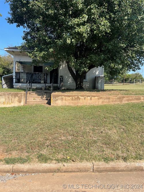 360 N B St, Yale, OK, 74085-3006 | Card Image