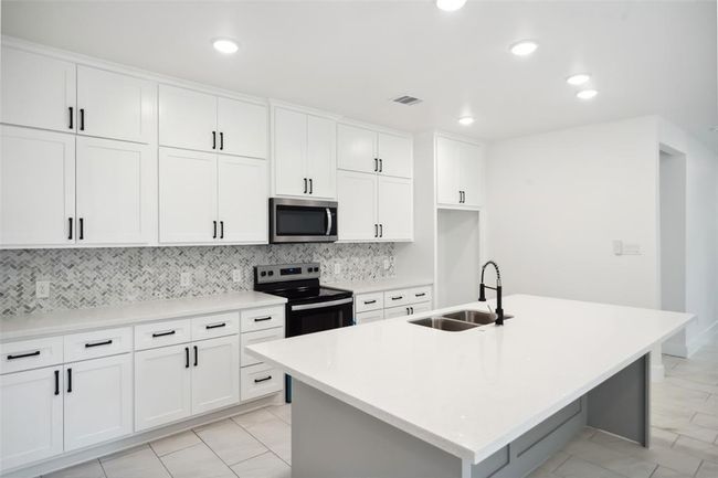708 Azalea St, House other with 4 bedrooms, 2 bathrooms and 2 parking in Prairie View TX | Image 8