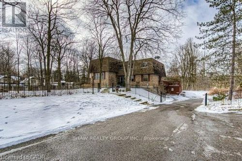 7 Squire Crt, Waterloo, ON, N2J4G8 | Card Image
