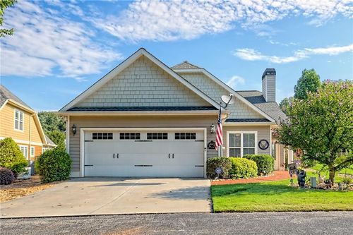 117 Village Green Way, Clarkesville, GA, 30523-4660 | Card Image