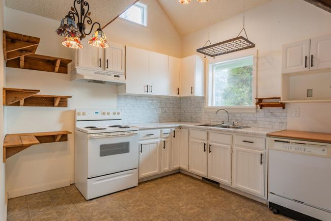 421 104th St, House other with 3 bedrooms, 3 bathrooms and null parking in Castlegar BC | Image 19