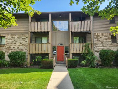 10 - 8727 Candlewood Trail, Condo with 2 bedrooms, 1 bathrooms and null parking in Brighton MI | Image 1