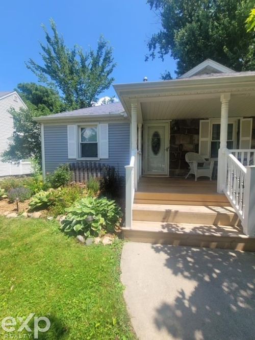 1421 New Jersey Ave, Marysville, MI, 48040-1668 | Card Image