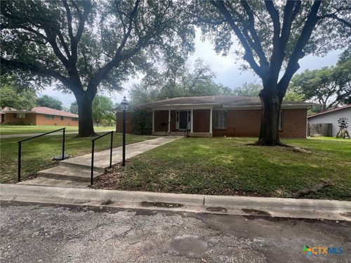 943 S Pecan Ave, Luling, TX, 78648-3334 | Card Image