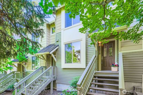 2075 Nw Boulder Way Dr, Issaquah, WA, 98027-5644 | Card Image