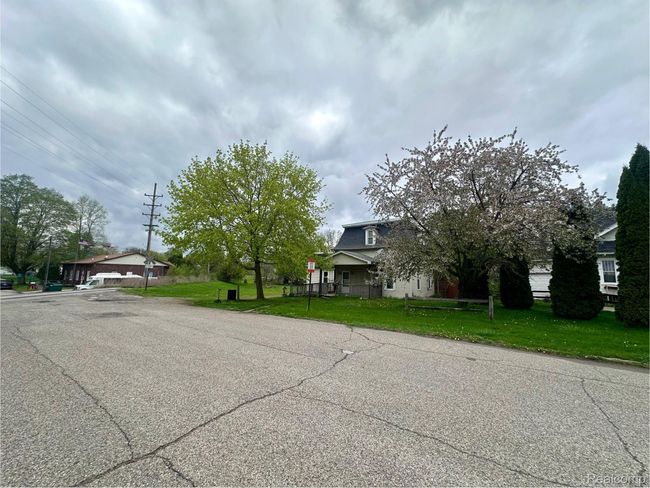 1 1 St St, House other with 3 bedrooms, 1 bathrooms and null parking in Yale MI | Image 38