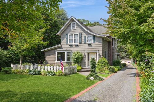 200 Greene Ave, Sayville, NY, 11782-3056 | Card Image