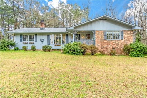 128 Club Dr, Wakefield, VA, 23888-2903 | Card Image